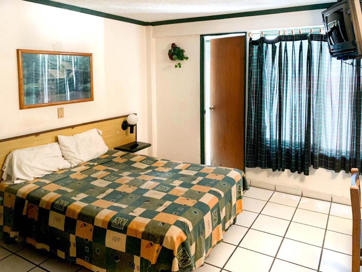 Hotel Vagabundo Plaza Del Sol Zapopan Exterior photo